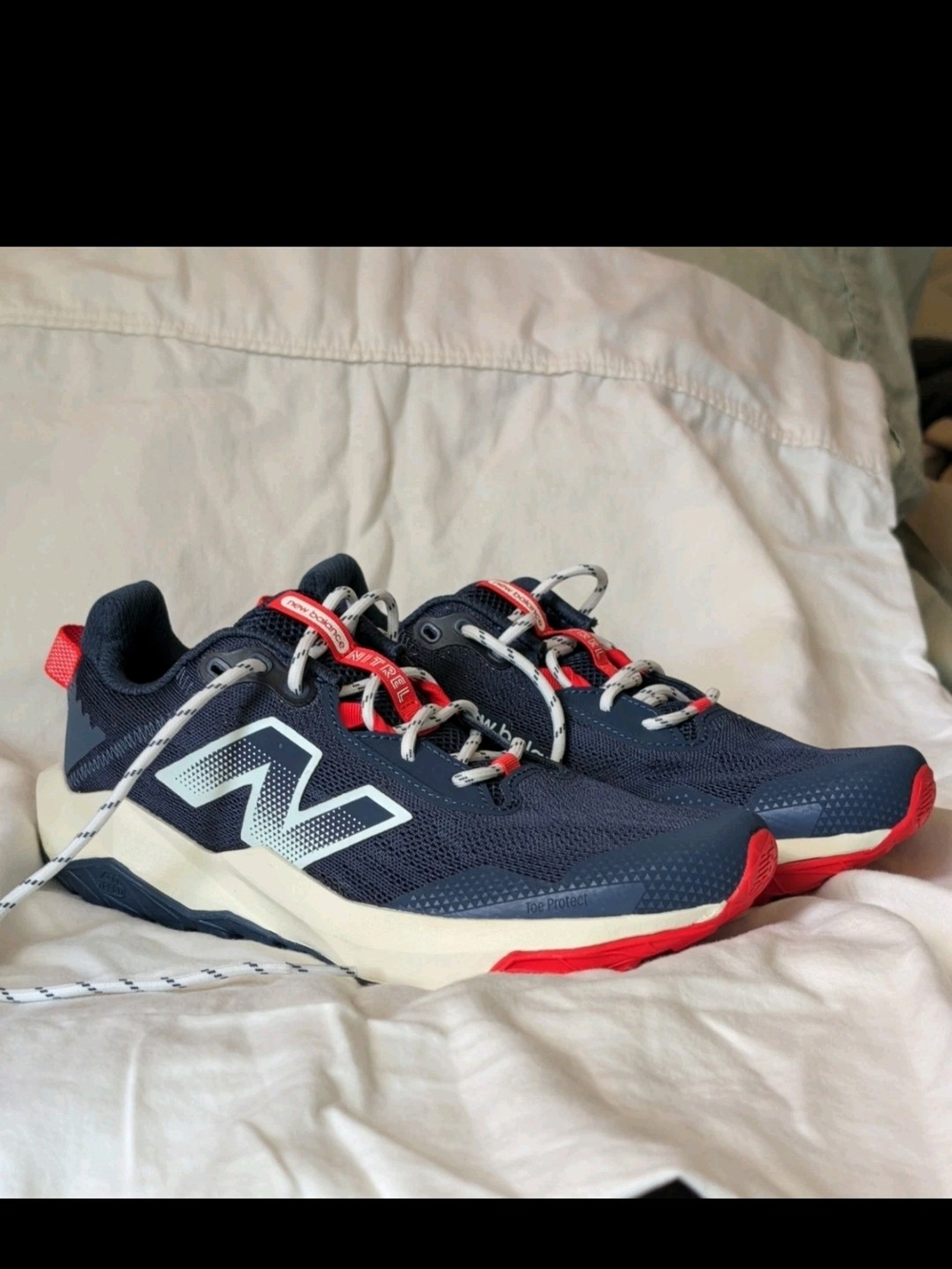 NWOT New Balance Boys Athletic Sneaker Low Top Lace-Up Blue/White/Red 6.5